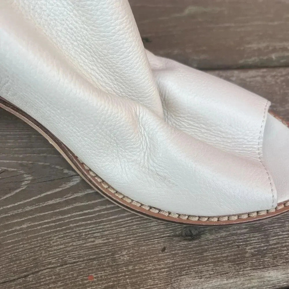 Chinese Laundry Size 10 Carlita Peep Toe leather ankle Bootie white - Picture 7 of 7